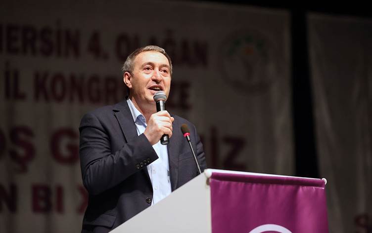 BİZİM GÖRMEMİZ GEREKEN; CHP'NİN, MHP'NİN, İYİ PARTİ'NİN, AK PARTİ'NİN VEYA DİĞER SİYASİ PARTİLERİN BİRBİRLERİNDEN FARKLARI YOKTUR