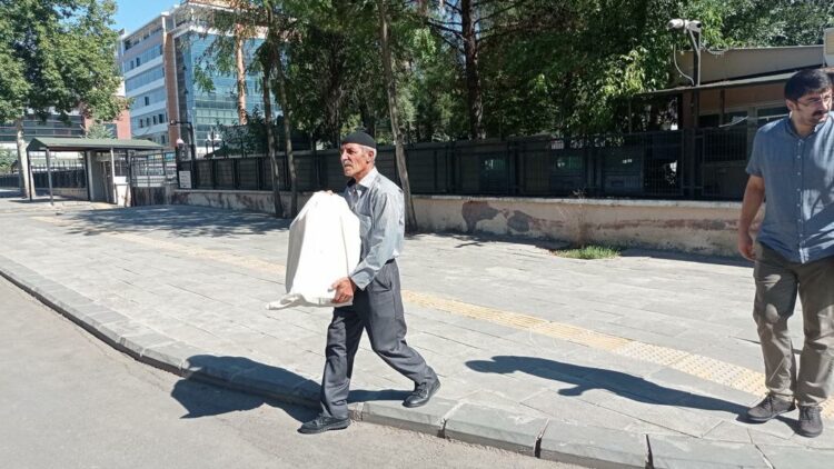 DEFOLUP GİDİN BİZİM TOPRAKLARIMIZDAN!